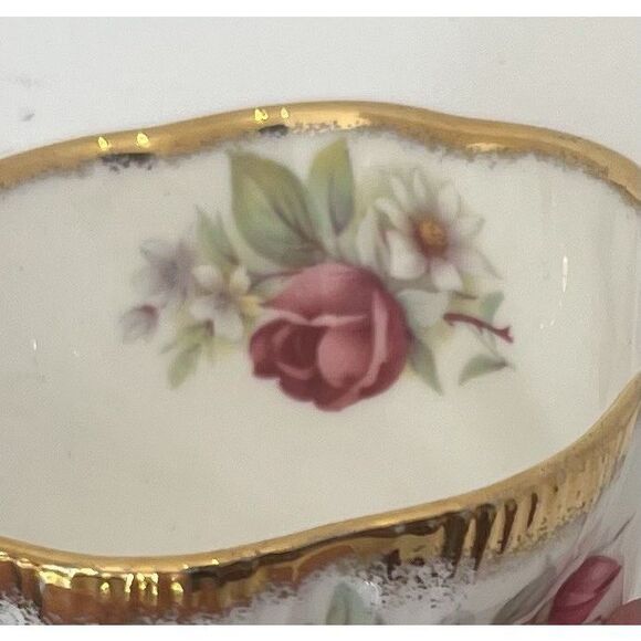 Queen's Rosina 1 Tea Cup & 1 Saucer Pink & White Cabbage Roses Gold Trim 1960s - Picture 5 of 6